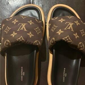 Louis Vuitton Brown and Gold Monogram Design